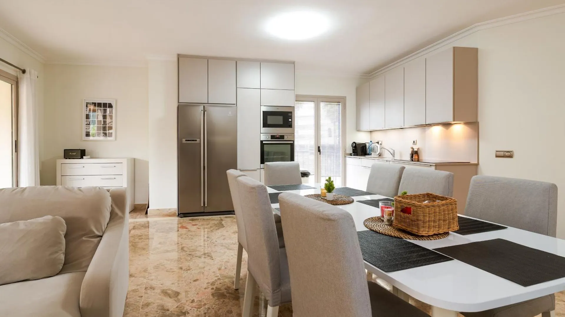 Spacious Four Bedroom Apartment In San Pedro contacts